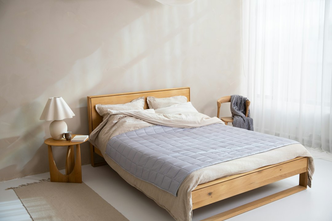 Colchón sobre una base de cama para valorar si cambiar también el canapé o somier en Córdoba